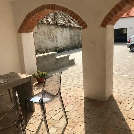 Apartman Antico-moderno شقة